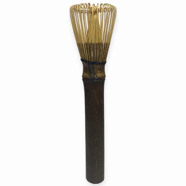 Japanischer MatchaBambusbesen in Schwarz von AY Natural Hochwertig und authentisch | AY Natural Japanischer Matcha Bambusbesen in Schwarz von AY Natural für Matcha Zubereitung